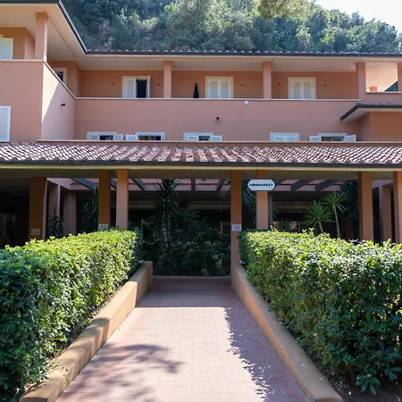 Ortano Mare Aparthotel 4*